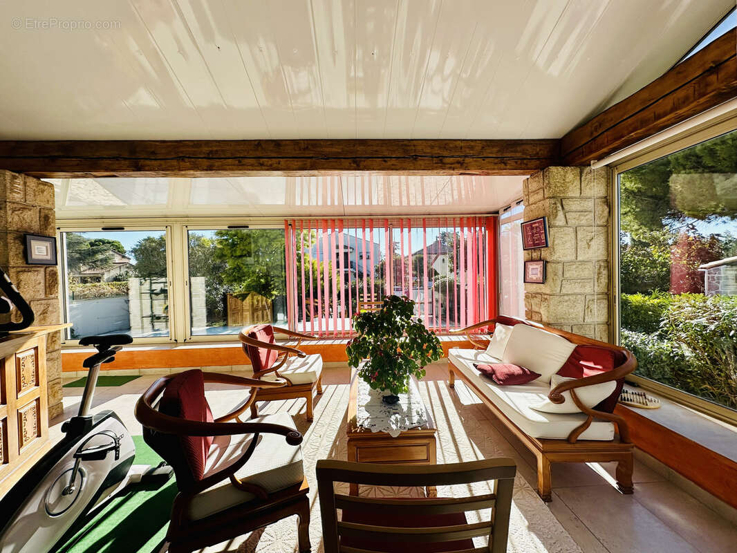 Exclusivite lattes centre - superbe villa 180m2 sur un terrain de 1.000m2 sans vis-a-vis a 200m du tram - photo 3
