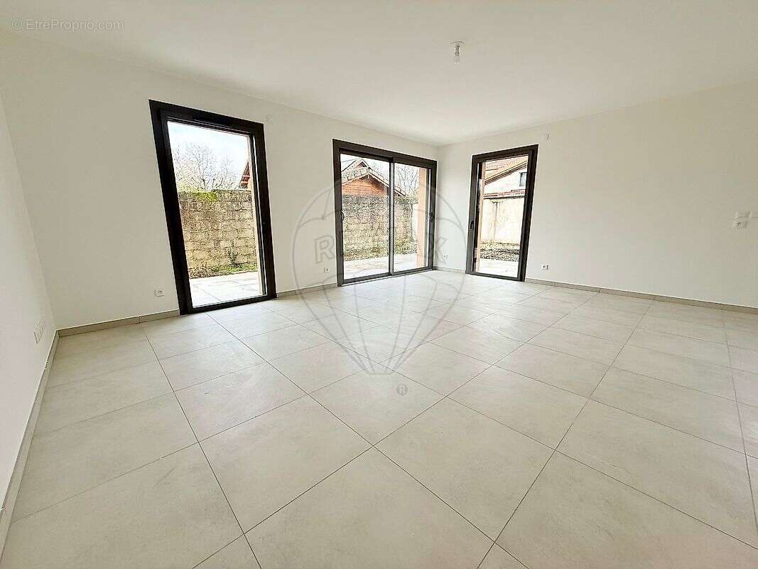 Maison à CONTAMINE-SUR-ARVE