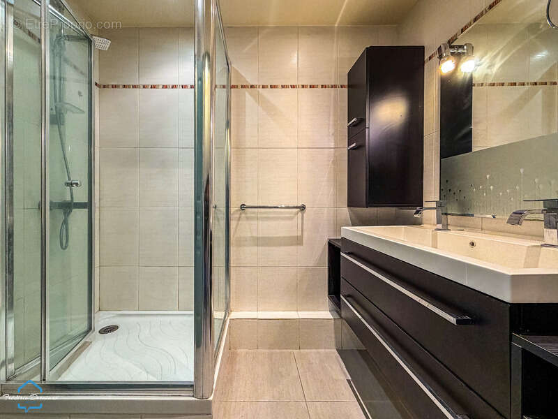 Appartement à SAULX-LES-CHARTREUX