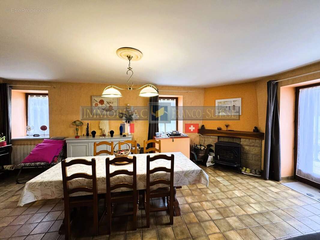 Maison à CORNIER