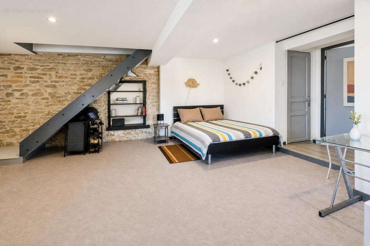 Maison en pierre rénovée avec piscine à Uchizy - photo 16