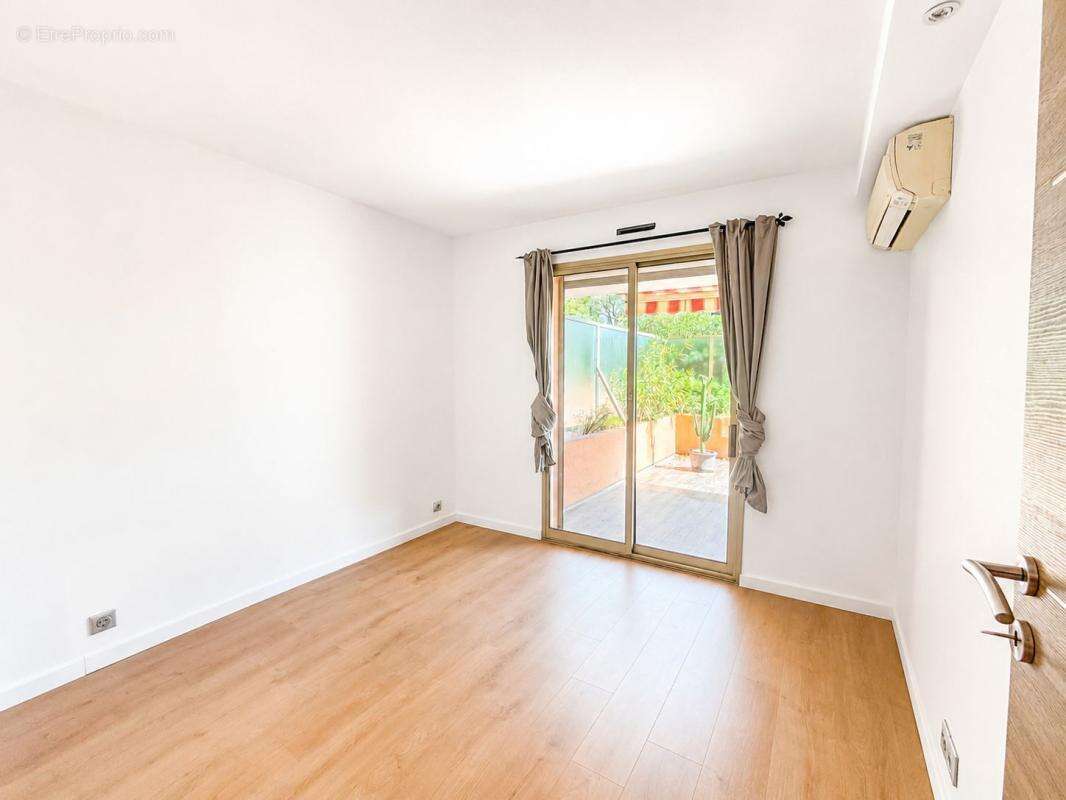 Rénové + Terrasse de 75 m² - photo 8