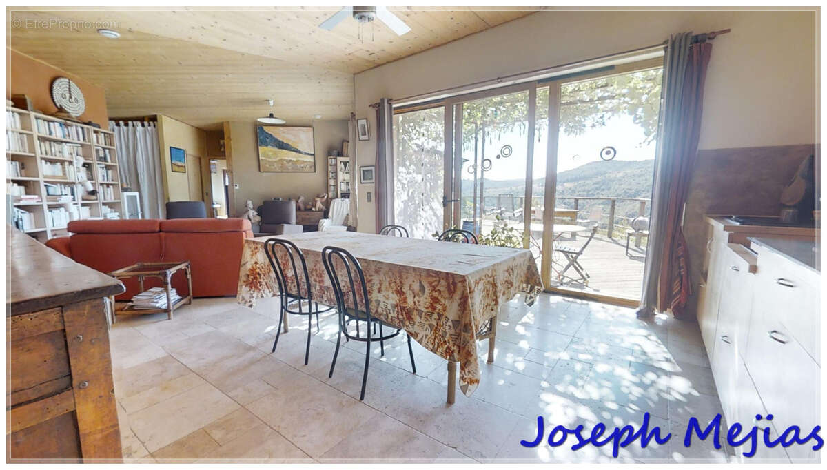 Maison à SAINT-ETIENNE-DE-SERRE