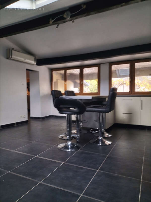 Appartement à CONTES