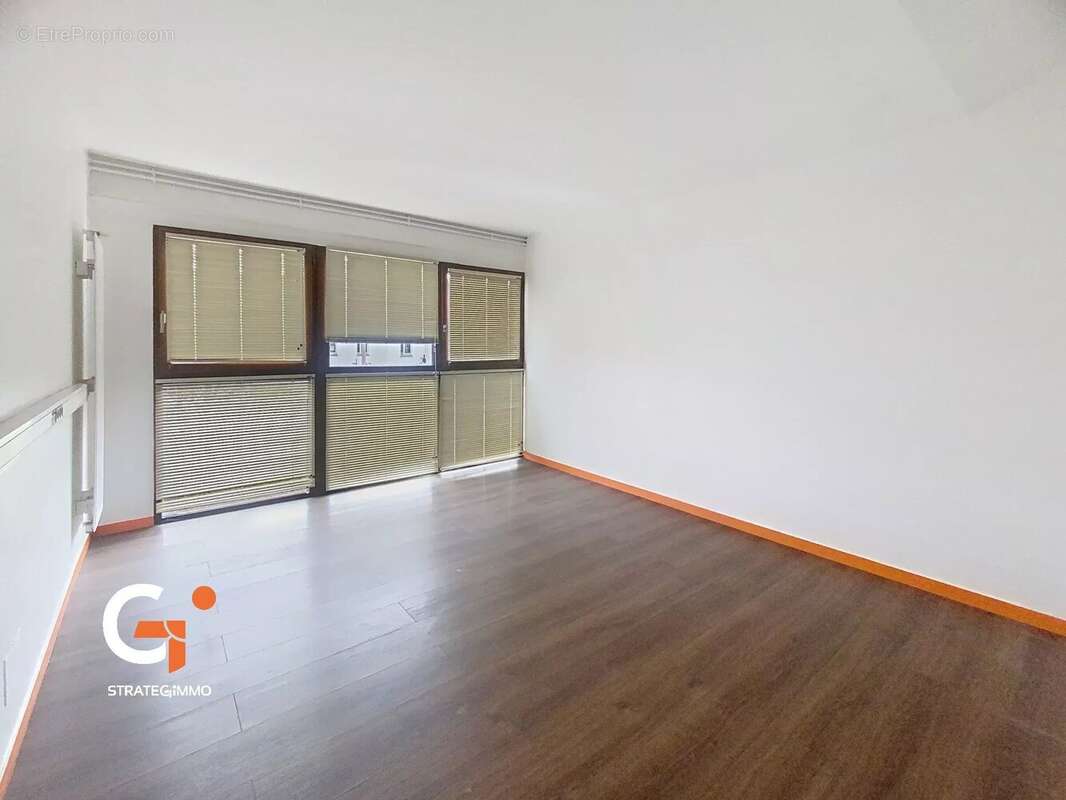 Commerce à SAINT-ETIENNE-DU-ROUVRAY