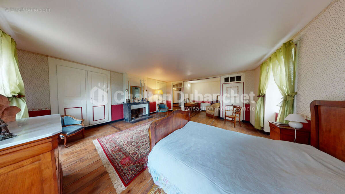 Maison à SAINT-PRIEST-LA-ROCHE