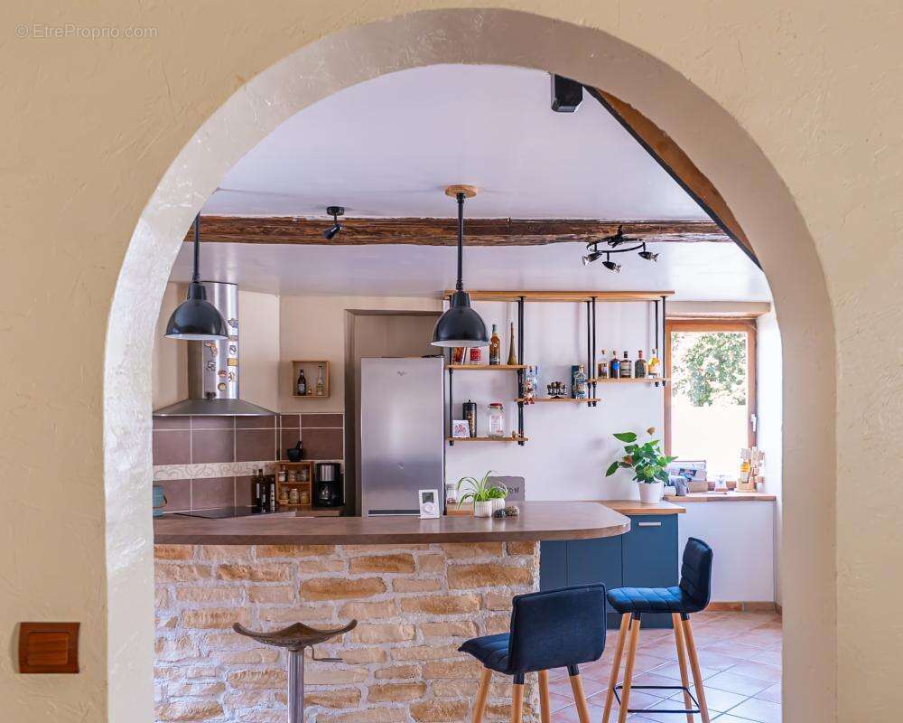 Grande maison de village sans travaux, garage et terrain - photo 10