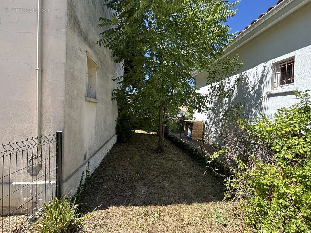 PONT DES DEMOISELLES, Jolie maison de ville de 59 M²  avec fort potentiel - photo 14