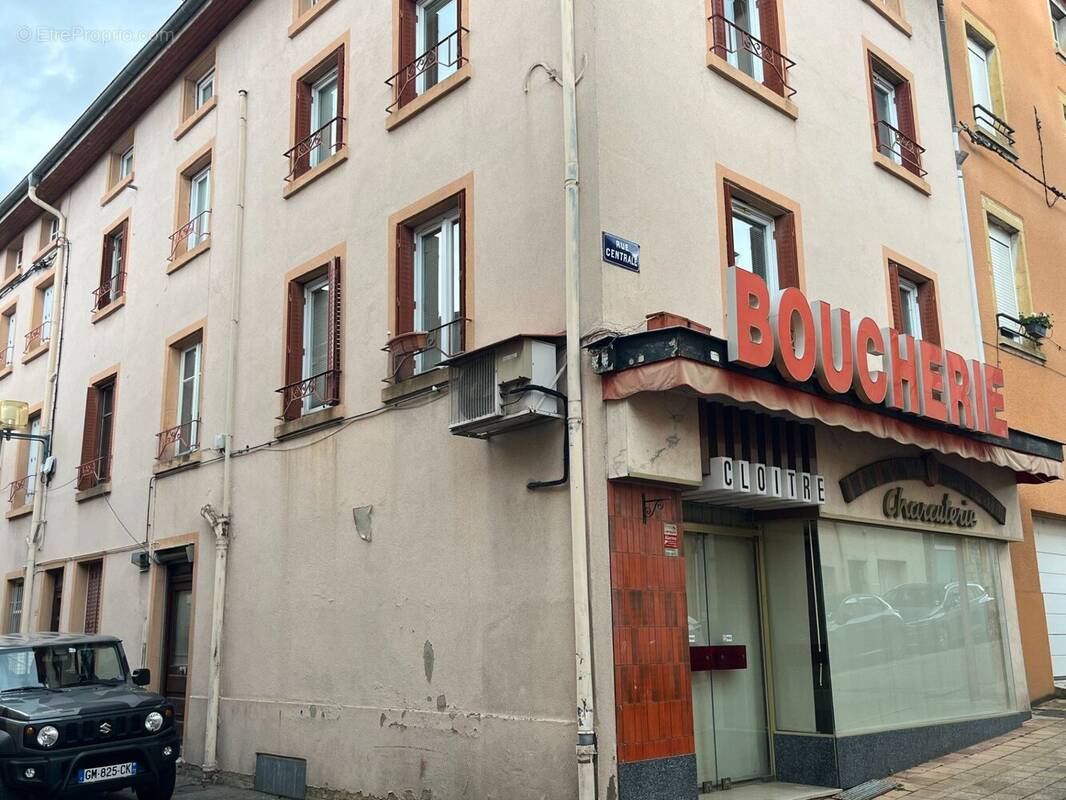 Appartement à COURS-LA-VILLE