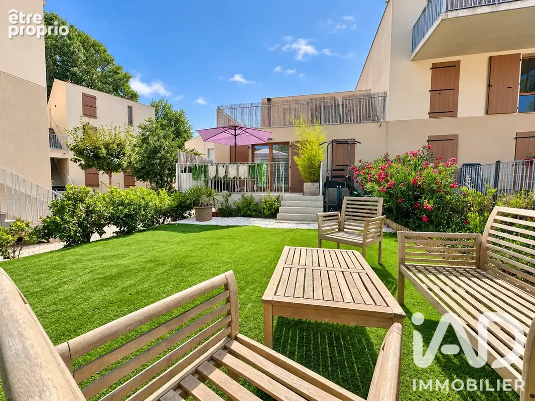 Photo 1 - Appartement à CHATEAUNEUF-LE-ROUGE