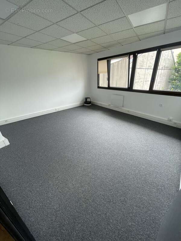 Commerce à COURBEVOIE