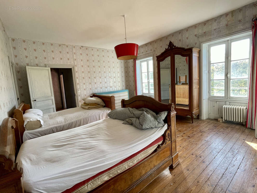 Maison à GENSAC-LA-PALLUE