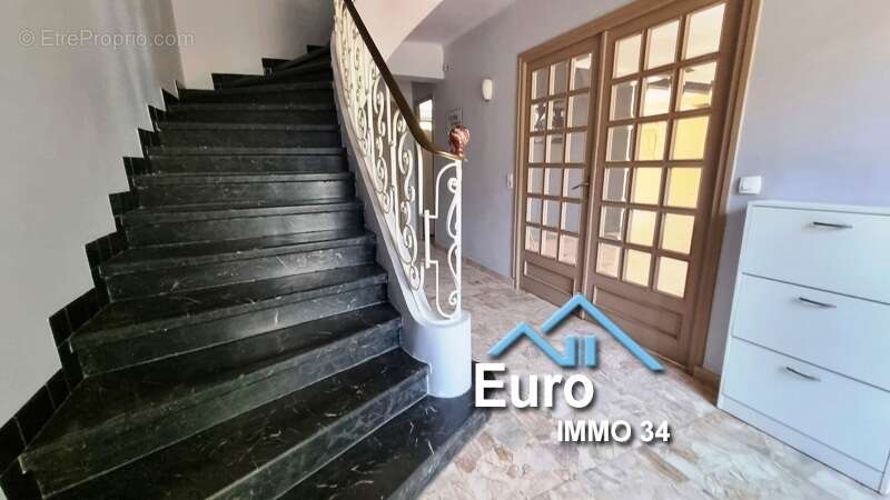 Maison de style vigneronne de 160 m² avec grand garage - photo 9