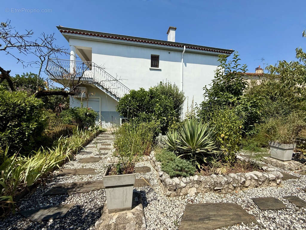 Maison de 205m2 avec jardin à Guilherand-Granges - photo 14
