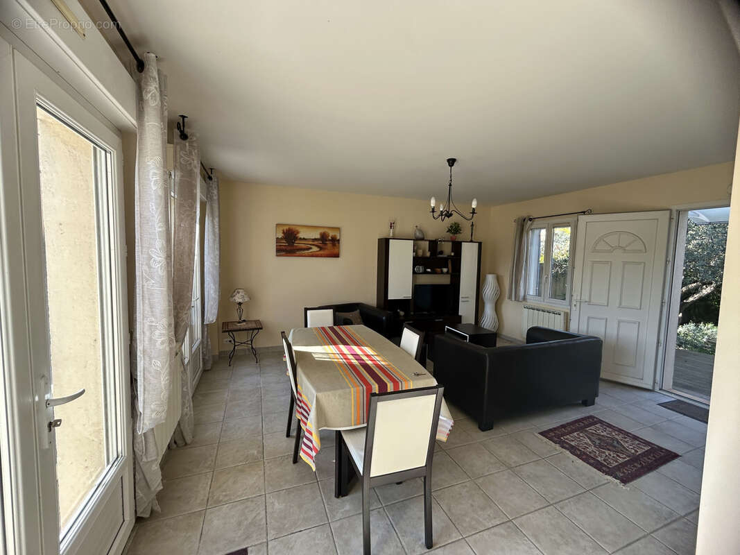 Maison à SAINT-QUENTIN-LA-POTERIE