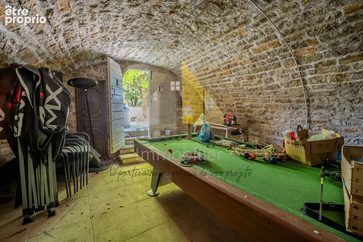 Maison de village avec jardin, grande terrasse au coeur du bourg de Sellières ! - photo 12