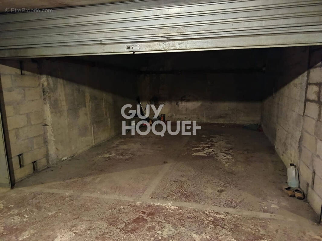 Parking à PARIS-20E