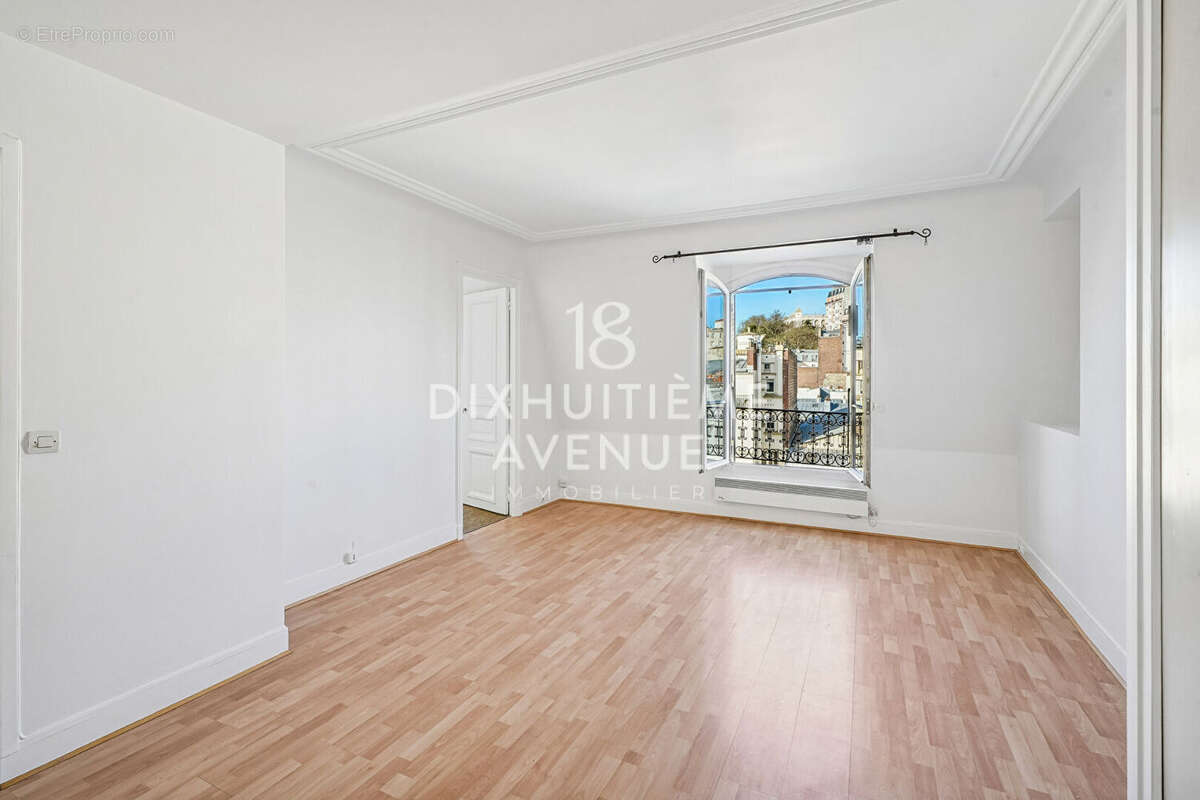 Appartement à PARIS-18E