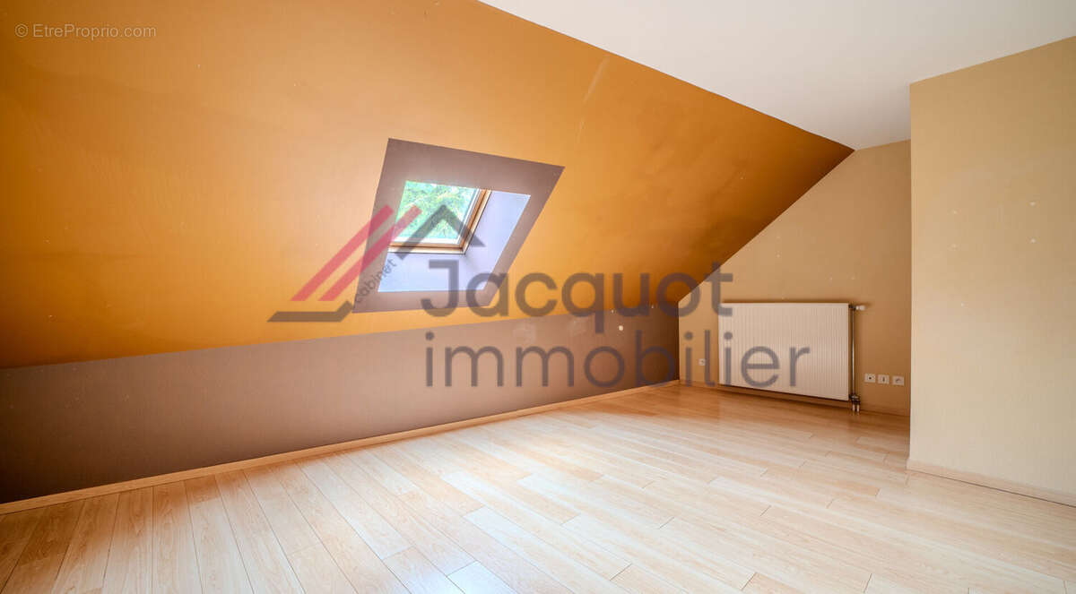 Appartement à LONS-LE-SAUNIER