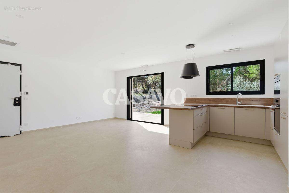 Maison à LE PUY-SAINTE-REPARADE