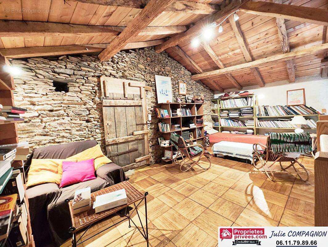 Maison à MONTREVAULT