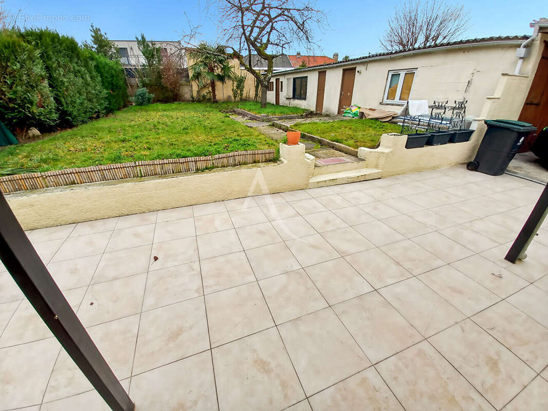 Maison à SAINT-ETIENNE-DU-ROUVRAY