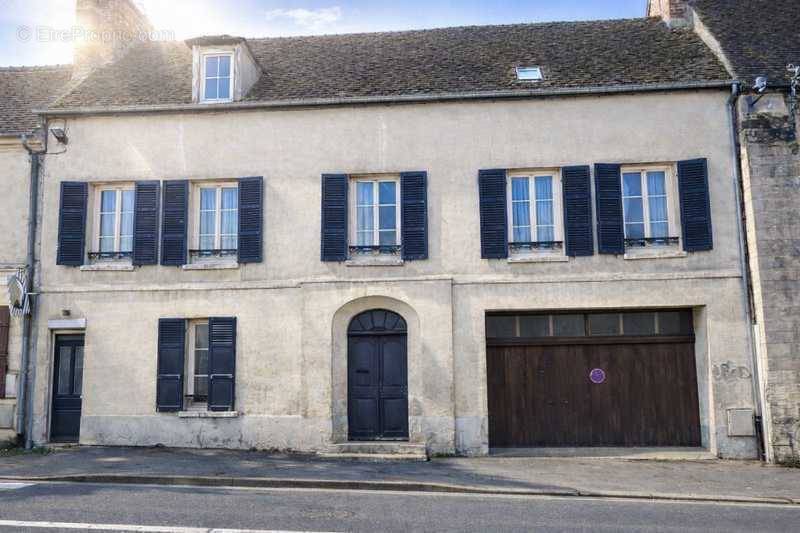 Maison à TRIE-CHATEAU