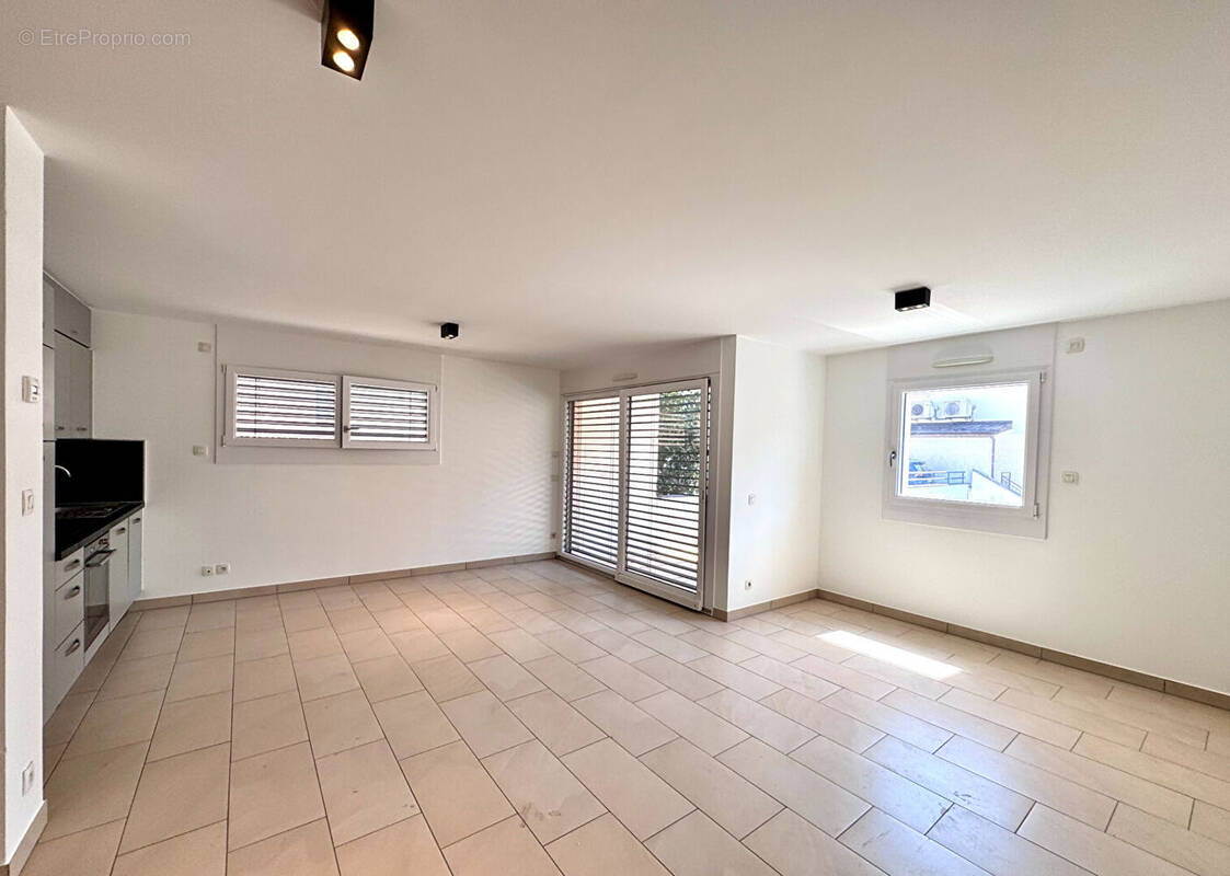 Appartement à COLLONGES-SOUS-SALEVE