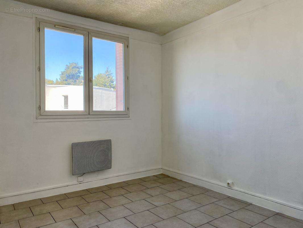 Appartement à MARSEILLE-4E