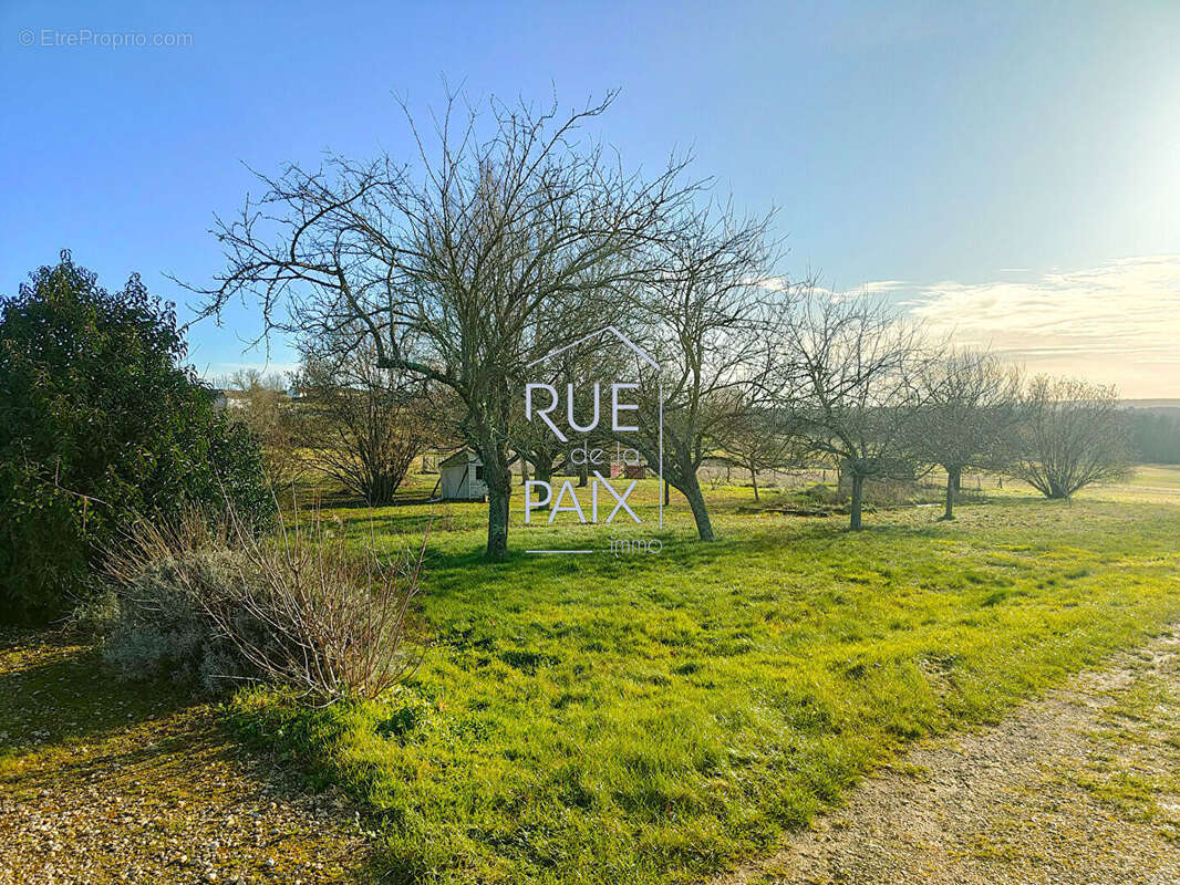 Maison à SAINT-GENEST-D'AMBIERE