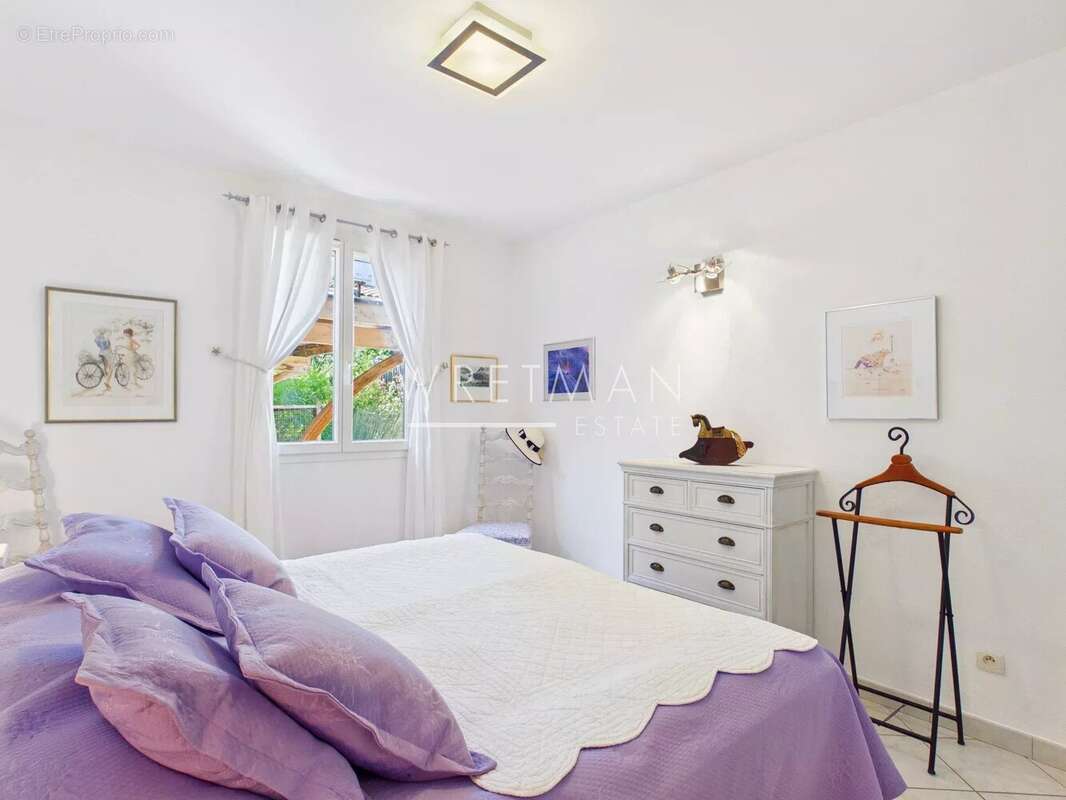 Villa bien entretenue avec piscine et vue dégagée - Le Luc - photo 14