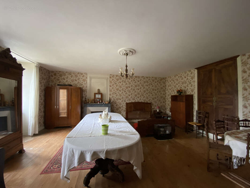 Maison à CHAMPNIERS