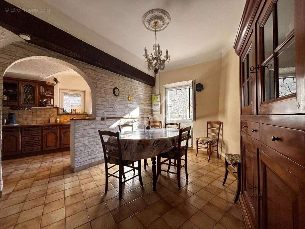 Maison à LARAGNE-MONTEGLIN