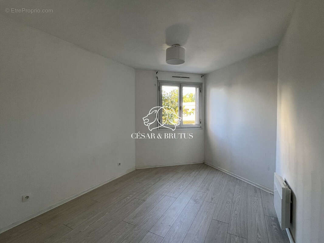Chambre 1 - Appartement à SAINT-RAPHAEL