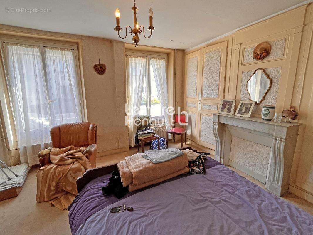 Maison et dépendances, 250 m² de plancher - photo 6