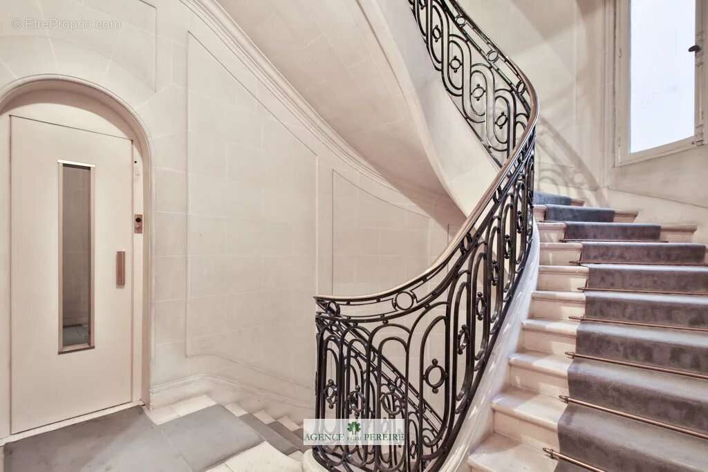 Appartement à PARIS-17E