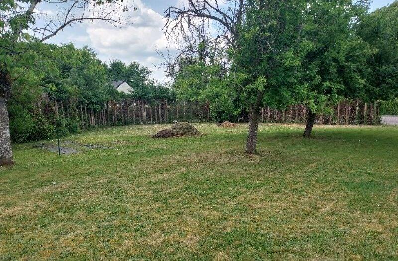 Terrain à LA SAUSSAYE