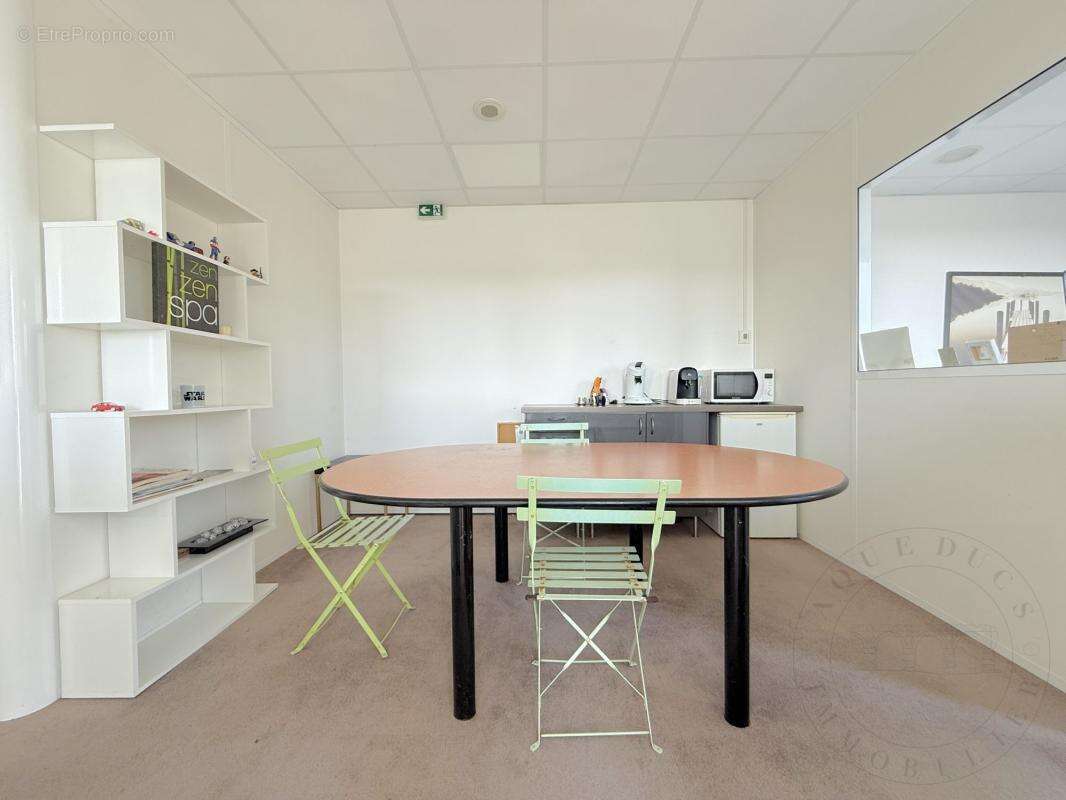 Commerce à FRANCHEVILLE