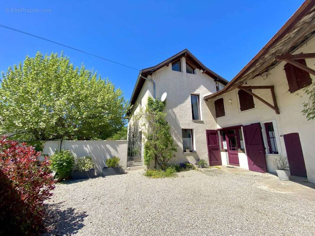 Maison à SAINT-GENIX-SUR-GUIERS
