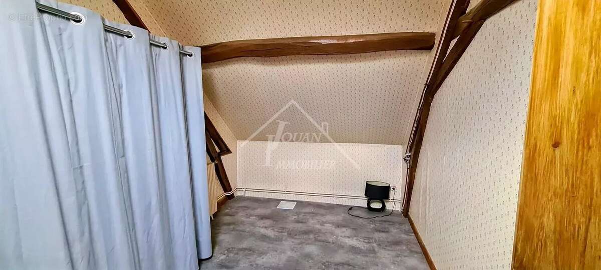 Maison à AINAY-LE-CHATEAU