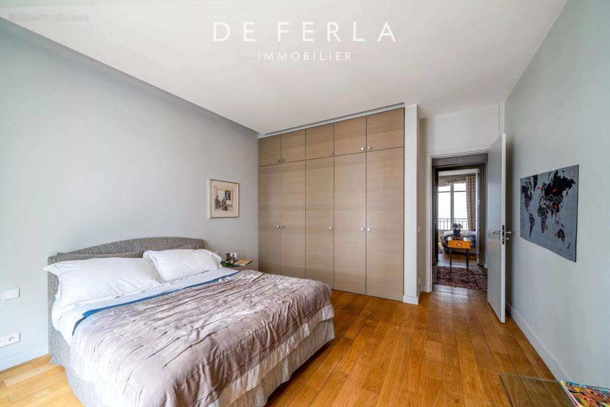 Appartement à PARIS-16E