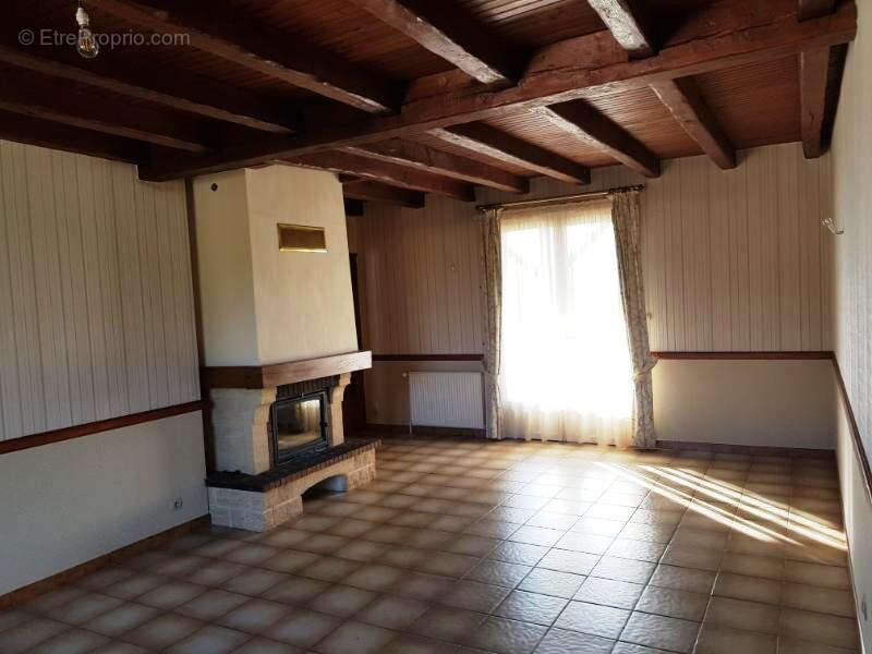 Maison à NIEUIL-L'ESPOIR
