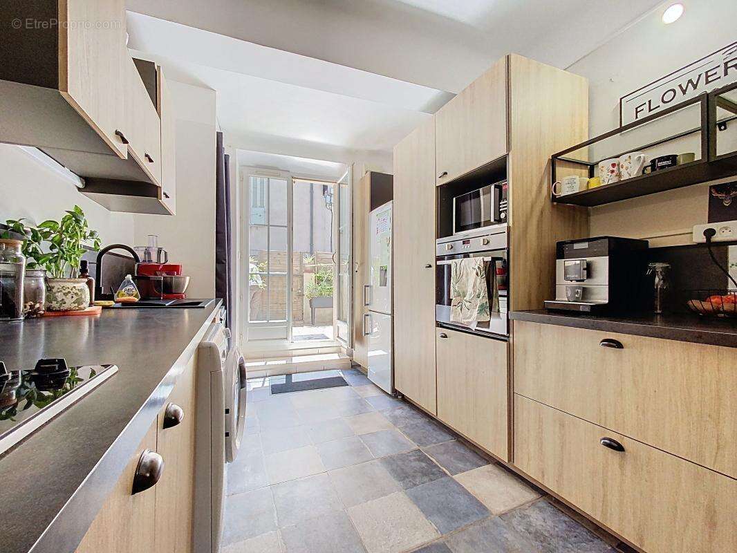 Appartement à ROQUEBRUNE-SUR-ARGENS