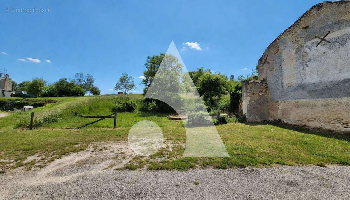 Terrain à VOUTHON-HAUT