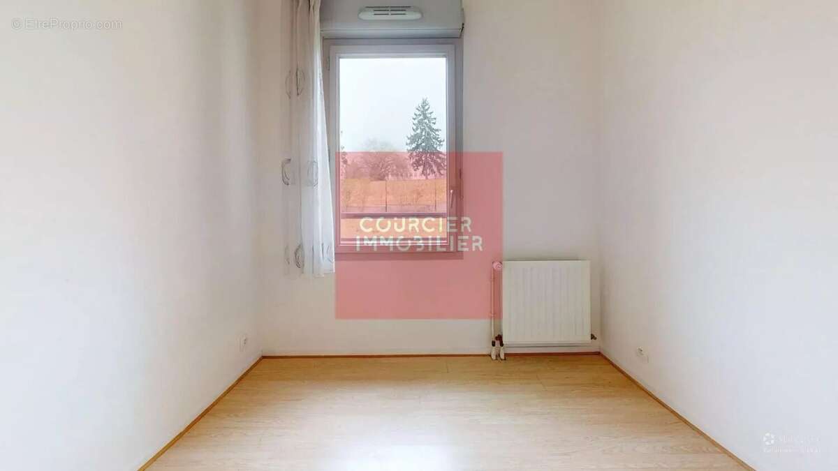 Appartement à LE MESNIL-SAINT-DENIS