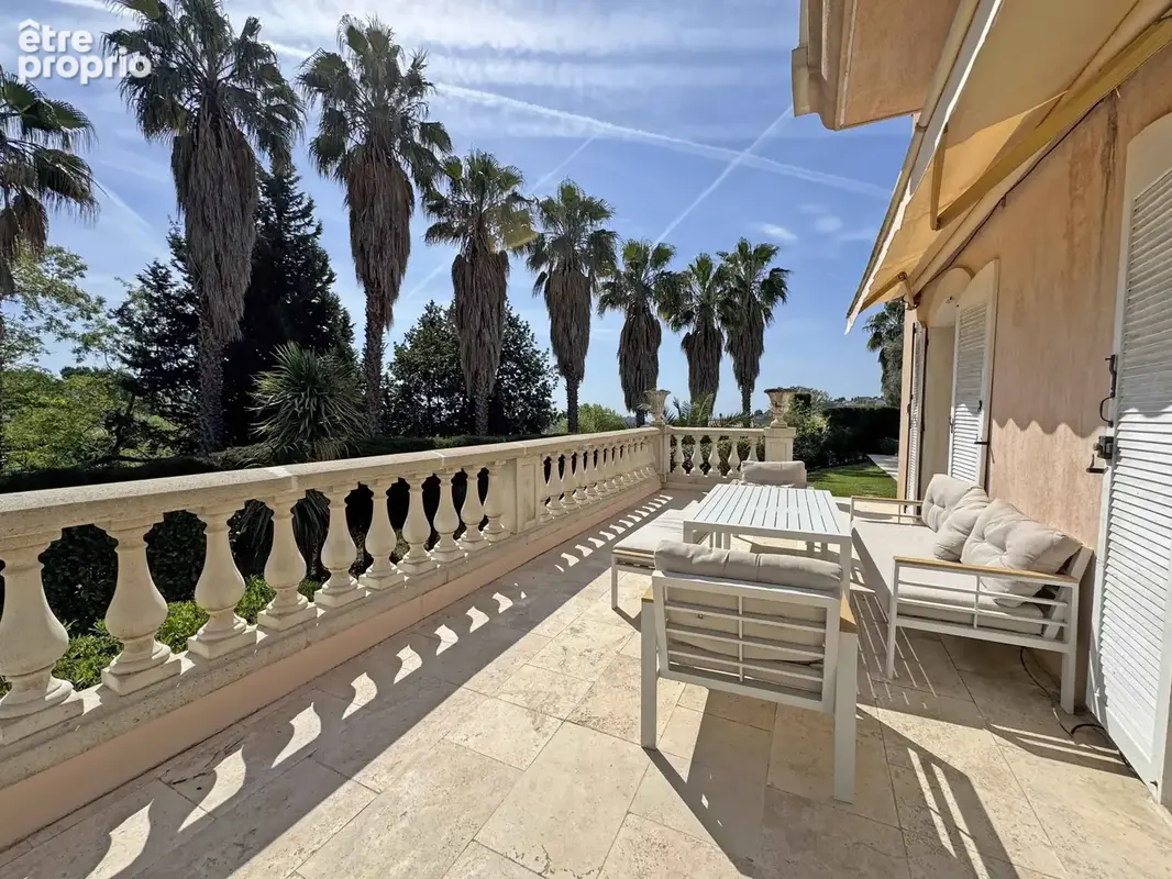 Villa de 222 m2 située au calme avec vue dégagée jusqu'à la mer - photo 3