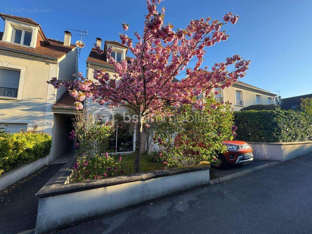 Maison à CHAMPS-SUR-MARNE