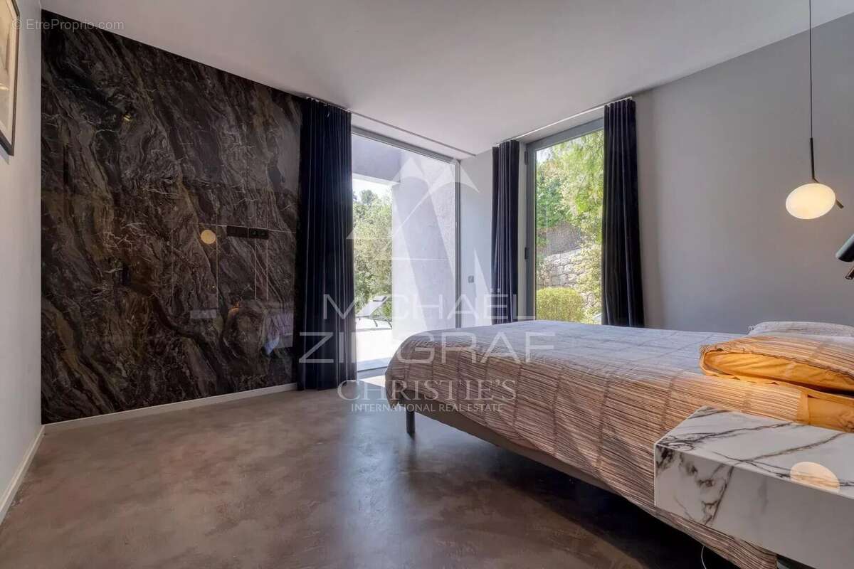 Valbonne - Villa contemporaine au cœur d'un écrin de verdure - photo 7