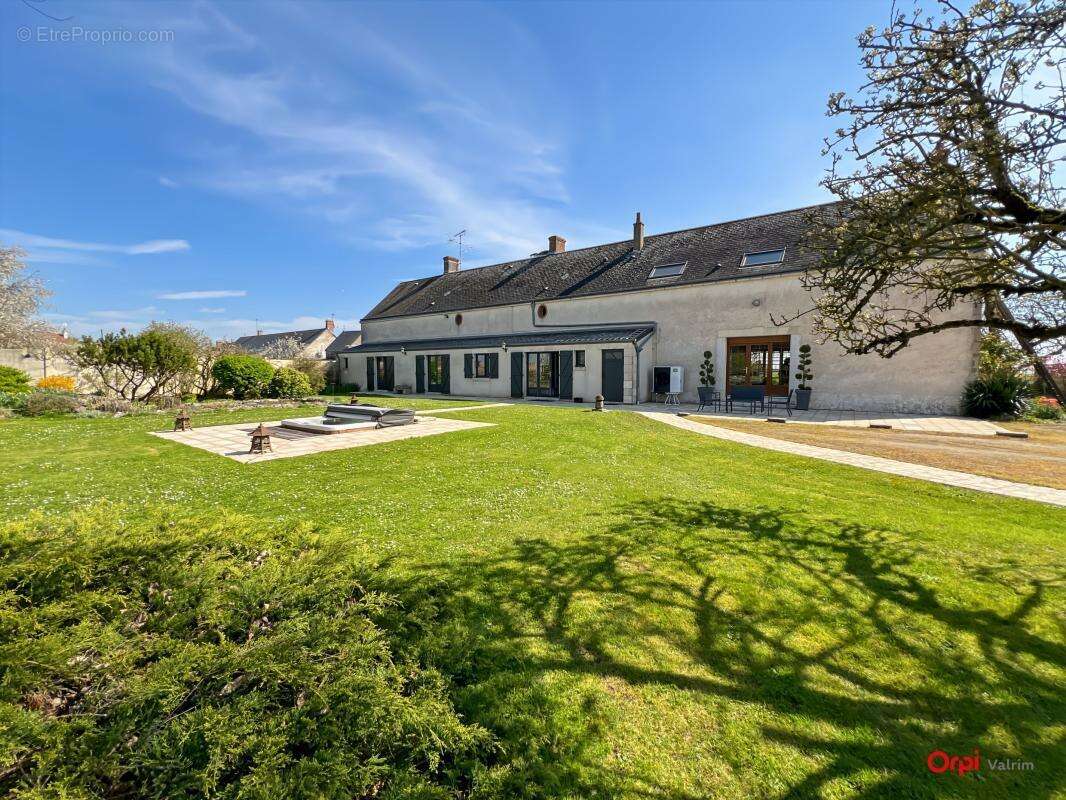  PRESTIGE & NATURE : Somptueuse Longère Rénovée de 315 m² – Terrain de 7 000 m², Spa & Dépendances (Proche Josnes) - photo 2