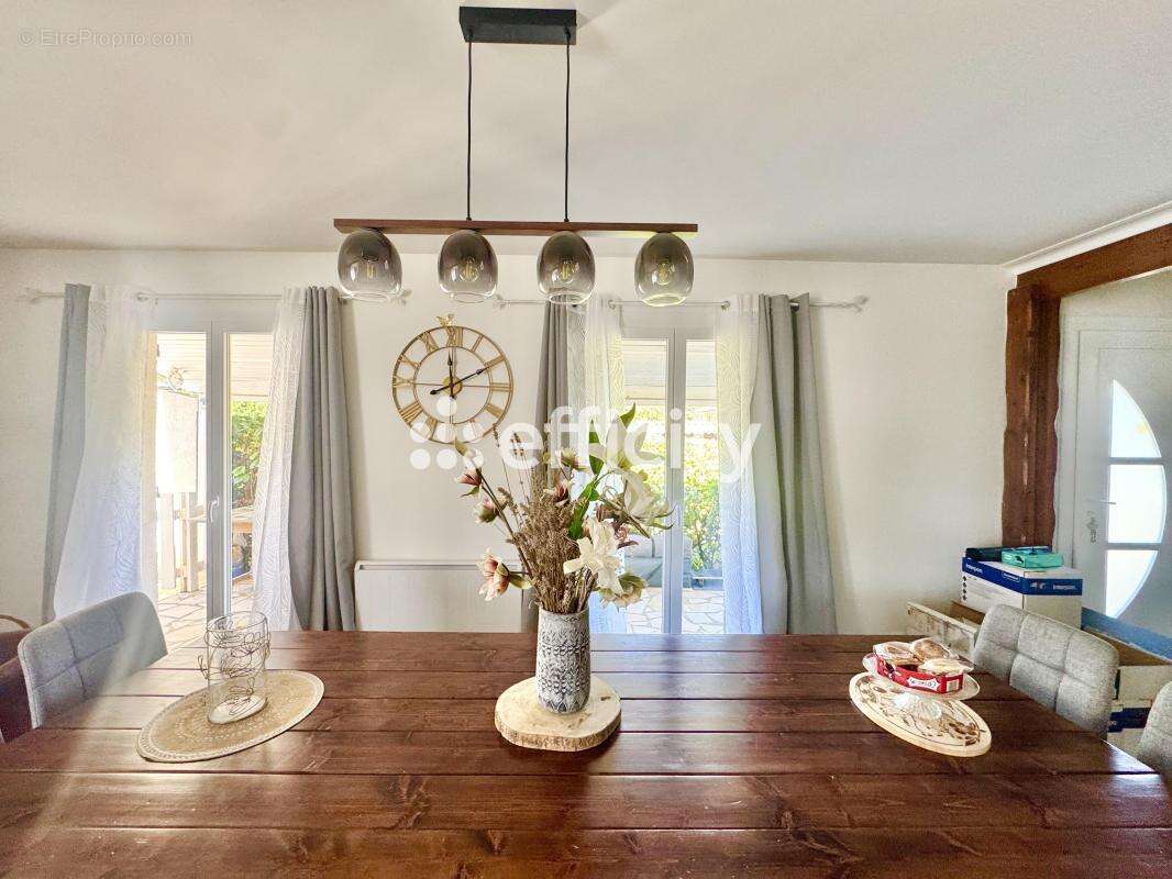 Maison 4 pièces 106 m² à vendre à La Lande-De-Fronsac (33240) - photo 6